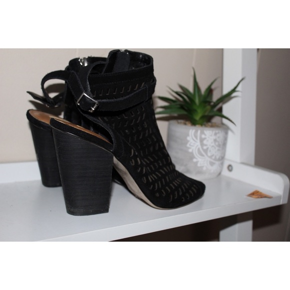 🌟 BCBGeneration 🌟 Connel open toed heels - Picture 3 of 4